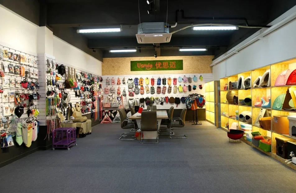 New Design Robot Vacuum Automatic Pet Hair Cleaning Strong Suction Smart Path Vacuum Cleaner For Pet Families